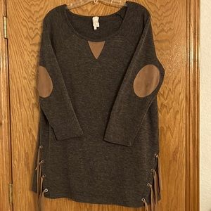 Lightweight sweater with patches on elbows and fringe accents on side. Size 2XL